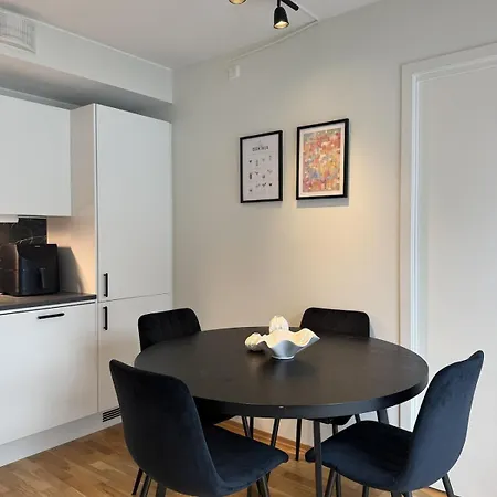 Moderne Med Terrasse Og Parkering *