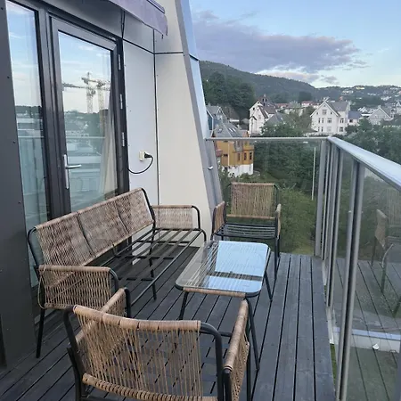 Appartement Moderne Med Terrasse Og Parkering Bergen