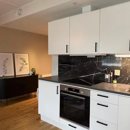 Appartement Moderne Med Terrasse Og Parkering